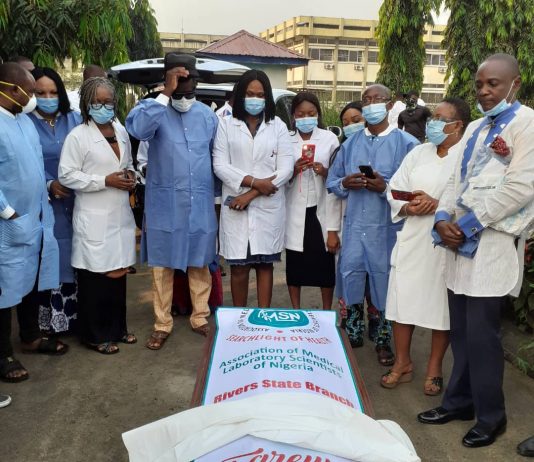 Medical Lab Scientists in Rivers bid farewell to a colleague